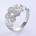 Anillo infinito de plata con pavé de circonitas blancas y acabado en baño de 18k - US 6 / Color Acero