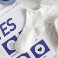 Chaussettes blanches en coton pour femmes avec bords à volants et style minimaliste - Pur Coton Bord Roulé