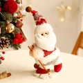Babbo Natale sciatore decorativo in peluche con abito rosso in maglia e bastoncini - Ornamento di Babbo Natale Sugli Sci