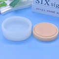 Moule rond en silicone pour pâtisserie et savon avec un savon rose pastel fini sur bleu - Petit Moule Rond(1)