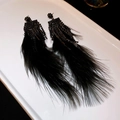 Boucles d'oreilles vintage en plumes noires avec strass et perles élégantes pour femme - Noir Pistolet Noir Fleur