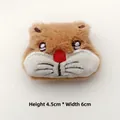 Vue détaillée de la broche peluche hamster avec dimensions 4,5 cm de hauteur et 6 cm - Style DIY (Ouverture au dos) / Marmotte Emo