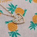 Collana con ciondolo cuore LOVE in rame dorato e zirconia su sfondo motivo ananas - 0021 Cuore LOVE con Pietre / Catena a Palline 40CM