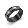 Dettaglio dell'anello in acciaio inossidabile nero con incisioni di drago celtico argento - Taglia 6 / Motivo a Drago Rotante / 8mm / Nero