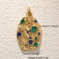 Détail d'un pendentif gothique avec tête de mort, gemmes vertes et dimensions exactes - Crâne de Lion Or
