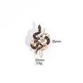 Spilla artistica con serpenti intrecciati bianco e nero e motivi dorati di luna e stelle - Stile Doppi Serpenti Intrecciati (M164#1)