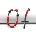 Collana rosario con turchese rosso 8mm, perline di agata nera e ciondolo a croce in metallo - Scarlatto