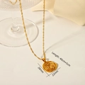 Détail du pendentif rose ajouré en plaqué or 18K avec mesures et chaîne de 45cm - Rose