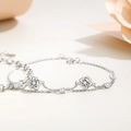 Bracciale in argento 925 con fiori di rosa, zirconi e un piccolo ciondolo inciso 'love' - Argento 925 / Bracciale a Rosa da Donna