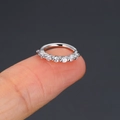 Anneau de perçage de cartilage en argent avec zircons cubiques sur les doigts - 2#-8mm / Argenté