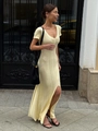 Abito lungo chic in maglia giallo chiaro a maniche corte con scollo a V e spacco laterale - S / Giallo