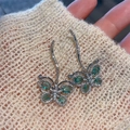 Orecchini a farfalla in argento con pietre verdi e brillanti zirconi cubici - Farfalla Blu Chiaro