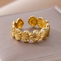 Anillo ajustable dorado con diseño de conchas y estilo bohemio minimalista - Concha Dorada