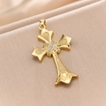 Goldenes Kreuz Halskette aus Kupfer mit Zirkonia auf beige Satin Hintergrund - Gold Kleiner Zirkon Kreuz
