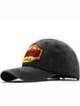 Gros plan d'une casquette en jean gris délavé rétro avec écusson brodé vintage - Réglable / Noir