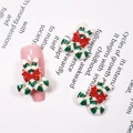 Macro-opname van 3D-zuurstok nageldecoraties van hars voor kerstmanicure designs - #305