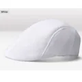 Klassieke witte ademende platte pet voor heren met lichte geweven mesh textuur - Linnen Platte Pet - Wit