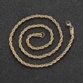 Hip-Hop Kordelkette in Gold-Optik mit Karabinerverschluss auf schwarzem Hintergrund - Goldene Kordelkette 40cm