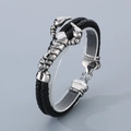 Bracciale da uomo in pelle nera intrecciata con motivo a scorpione in acciaio inossidabile - Stile Totem Scorpione (KB70657-BD)