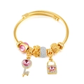 Bracciale regolabile placcato oro con ciondoli a chiave e lucchetto in pietra rosa - Bracciale rigido in acciaio / Oro