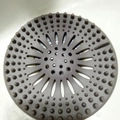 Copertura scarico in silicone grigio con granuli per prevenire intasamenti - Grigio Tondo Classico