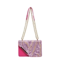 Bolso bandolera elegante con motivo de mármol rosa, paneles magenta y cadena dorada - Onda Rosa Púrpura / Rosa Rojo