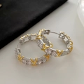 Elegante tweekleurige zilveren en gouden oorringen met fonkelende zirkonia steentjes - Oorring - Goud Kruis - Zilveren Basis