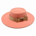 Eleganter korallenrosa Wollfilz-Flachhut mit Ripsband und metallener M-Dekoration - M (56-58cm) / Altrosa