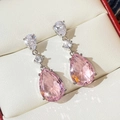 Eleganti orecchini a goccia con zircone rosa e montatura argentata in una scatola regalo lusso - Rosa