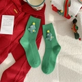 Groene kerstsokken met pluchen kerstboompatch en feestelijke decoratieve achtergrond - Eén maat / 3D Kerstboom / Groen