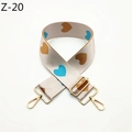 Dettaglio tracolla regolabile crema intrecciata con motivi a cuore e ganci dorati - Beige (Z-20)