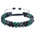 Vista macro de la pulsera trenzada de doble capa con cuentas de malaquita y obsidiana - Pulsera de Malaquita + Hematita + Obsidiana de 6MM