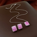 Dettaglio set gioielli argento con pendenti rettangolari in cristallo rosa e pietre zirconi - Argento Zircone Rosa (Set da 2 pezzi)
