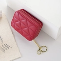 Mini borsa per rossetto trapuntata rossa con cerniera dorata e portachiavi elegante - Rosso