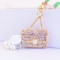 Golden handbag keychain with white camellia, sparkling rhinestones and elegant pearls - Individual Packaging / White