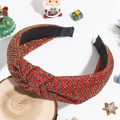 Dettaglio della fascia annodata festiva con strisce glitter rosse e verdi su legno - Stile Annodato / Rosso