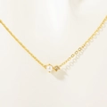 Collana minimalista placcata in oro 18K con perla bianca e ciondolo in zircone - Giugno Perla