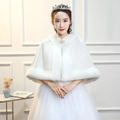 Châle de mariée en fausse fourrure blanche avec broche perle en forme de tournesol - Grande Cape en Fausse Fourrure de Vison Blanche / 100-135CM