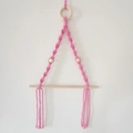 Détail du porte-papier toilette en macramé rose fait main avec perles en bois - 45*30cm / Rose