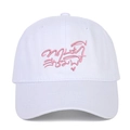 Weiße Baseballkappe aus Baumwolle mit pinkfarbener thailändischer Stickerei vorne - Weiß mit rosa Stickerei