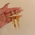 Elegante goldene Quastenohrringe mit schimmernden Pailletten und Zirkonia-Steinen - Gold