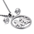 Parure en acier titane avec silhouettes de garçon et fille et pendentif en strass - Style de Silhouette se Tenant la Main Argent (KS94273-K)