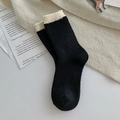 Morbide calze di lana lavorate a maglia in bianco e nero con trama a costine fitte - Taglia unica (34-40) / Nero/Beige Contrasto
