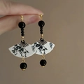 Orecchini lunghi in stile cinese con ciondoli a ventaglio in resina e maglie dorate - 29# Gancio Dorato Perla Nera Ventaglio pittura a inchiostro (925 Sterling Silver Earring Post)