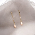 Minimalist long chain tassel earrings with golden drop-shaped pearls and elegant design - Freshwater Pearl + Titanium Steel Pin / Pink