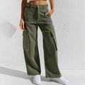 Armeegrüne Cargo-Jeans mit weitem Bein, hoher Taille und großen Seitentaschen - Grün