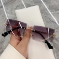 Lunettes de soleil rectangulaires sans monture, verres dégradés violets et détails dorés - Monture Dorée Dégradé Violet Café