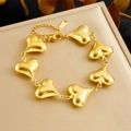 Elegante bracciale a maglie a cuore dorato in acciaio inossidabile in una scatola da regalo - Bracciale cuore d'oro (B1523)