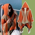 Poncho ethnique à capuche orange et vert avec motifs de cœur et finitions à franges - Couleur 5