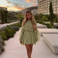 Hellgrünes Rüschenkleid mit hoher Taille und Glockenärmeln für Damen beim Sonnenuntergang - S / Salbeigrün (Ohne Gürtel)